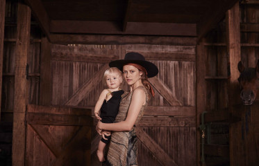 Teresa Palmer - Captain & The Gypsy Kid May 2018 фото №1075417