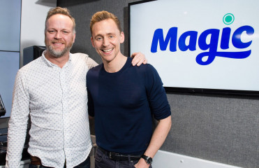 Tom Hiddleston - Magic Radio Studios - London 03/02/2017 фото №946831
