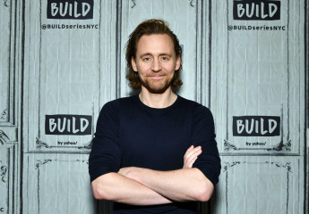 Tom Hiddleston - BUILD Series Studios in New York 11/07/2019 фото №1231460