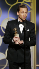 Tom Hiddleston - 74TH ANNUAL GOLDEN GLOBE AWARDS фото №956199