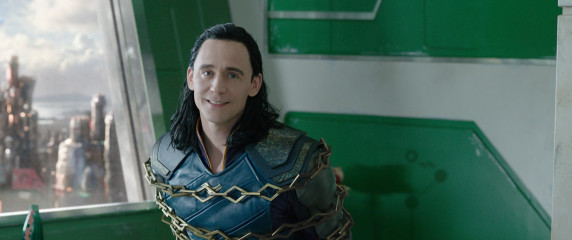 Tom Hiddleston - Thor Ragnarok 2017 Movie Stills фото №992524