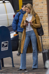 TONI GARRN in Jeans Out in New York 12/12/2017  фото №1030565