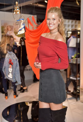 Toni Garrn – Vestiaire And Toni Garrn Supermodel Charity Sale In London 11/09/17 фото №1011971