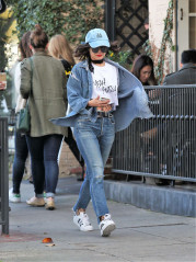 Vanessa Hudgens in Jeans at Kate Somerville Skin Clinic in West Hollywood фото №934945