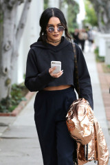 Vanessa Hudgens – Out in Los Angeles фото №943635