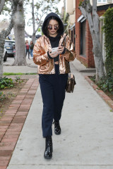 Vanessa Hudgens – Out in Los Angeles фото №943633