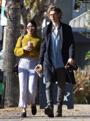 Vanessa Hudgens and her boyfriend Austin Butler out in Studio City фото №931534