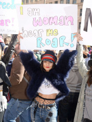 Vanessa Hudgens – Women’s March on Los Angeles фото №934957