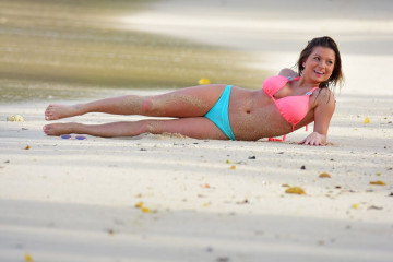 Zara Holland Bikini Pics – Barbados  фото №952905