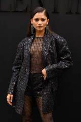 Zendaya - Valentino Show during Paris Fashion Week 10/02/2022 фото №1360964