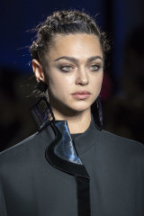Zhenya Katava - Giorgio Armani Fall/Winter 2019 Fashion Show in Milan  фото №1182999