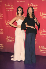 Zoe Saldana at the Madame Tussaud’s Hollywood Unveiling of Her Wax Figure in LA фото №954706