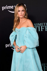 Zoey Deutch - 'Something From Tiffany's' Premiere in Century City 11/29/2022 фото №1358708