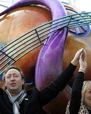 Фото 11397 к новости Ливерпуль отметил юбилей Джона Леннона новым памятником