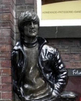 Фото 7435 к новости Ливерпуль отпразднует 70-летие Джона Леннона двухмесячным фестивалем