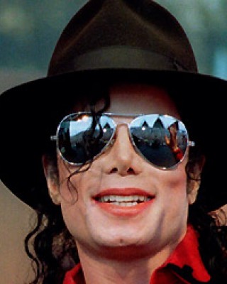 Фото 8377 к новости Джинсы Майкла Джексона выставлены на продажу