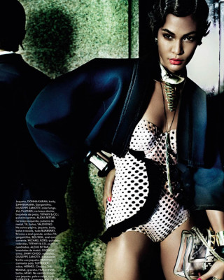 Фото 30668 к новости Джоан Смоллс в бразильском Vogue