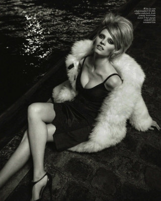 Фото 45496 к новости Лара Стоун в голландском Vogue