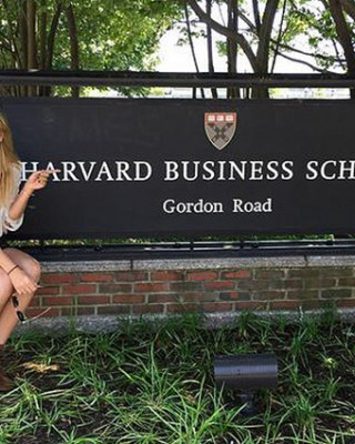 Фото 49905 к новости Мария Шарапова стала студенткой Гарварда
