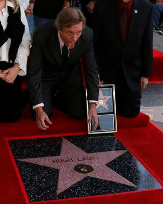 Фото 52482 к новости Звезда Хью Лори появилась на Аллее славы Голливуда