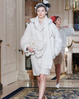 Фото 53739 к новости Лили-Роуз Депп и другие в показе Модного дома Chanel