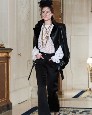 Фото 53752 к новости Лили-Роуз Депп и другие в показе Модного дома Chanel