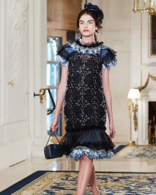 Фото 53791 к новости Лили-Роуз Депп и другие в показе Модного дома Chanel
