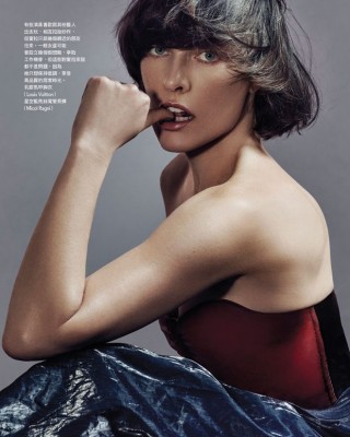 Фото 55000 к новости Милла Йовович в тайваньском Vogue 