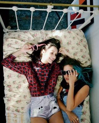 Фото 55392 к новости Белла Хадид на страницах Teen Vogue