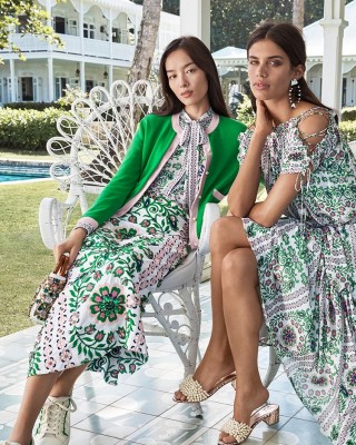 Фото 56902 к новости Топ-модели в рекламе Tory Burch 