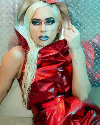 Фото 62875 к новости Леди Гага снова удивляет