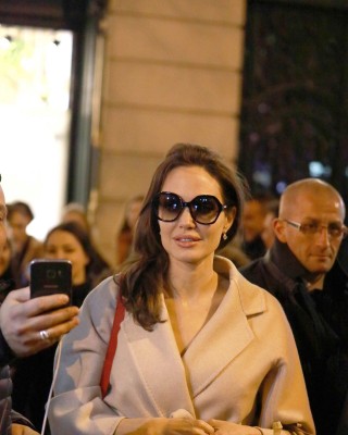 Фото 63916 к новости Анджелина Джоли в рекламе нового аромата Guerlain