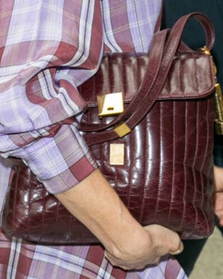 Фото 64897 к новости Новый наряд Виктории Бекхэм похож на сумку челноков