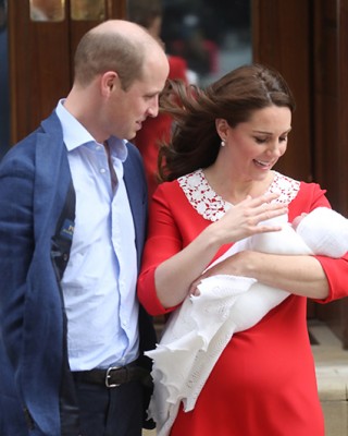 Фото 65260 к новости Герцог и герцогиня Кембриджские в третий раз стали родителями