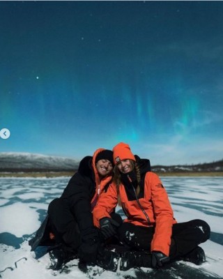 Фото 68717 к новости Помолвка Жозефин Скривер и Александра Далеона: полнолуние, северное сияние и кольцо