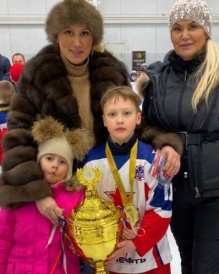 Фото 71895 к новости Российский хоккеист Павел Буре станет отцом в четвертый раз