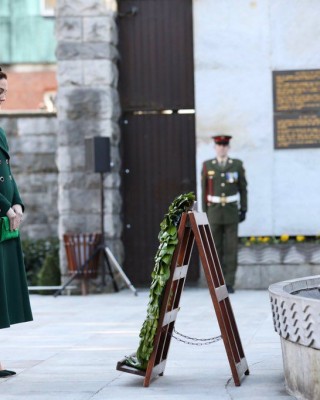 Фото 71986 к новости Кейт Миддлтон и принц Уильям прилетели в Ирландию