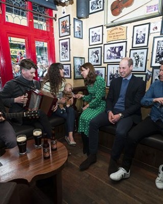 Фото 72032 к новости Кейт Миддлтон и принц Уильям вчера завершили череду официальных встреч в Ирландии