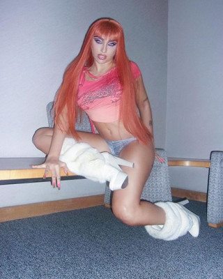 Фото 72230 к новости Дочь Мадонны Лурдес Чикконе Леон снялась в фотосессии в стиле 90-х