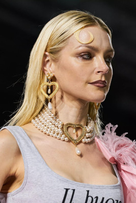 Jessica Stam for Moschino SPRING 2024