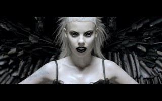 Кара Дельвинь в клипе группы Die Antwoord 
