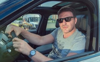 Максим Виторган возит Ксению Собчак на Range Rover Sport