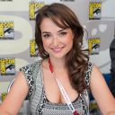 Milana Vayntrub icon