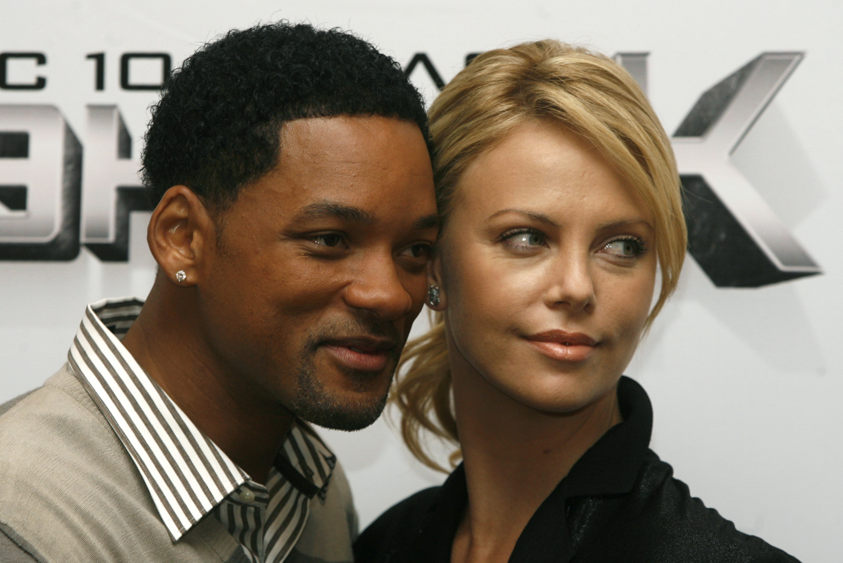 http://www.theplace.ru/archive/charlize_theron/img/hi_1217481373637.jpg