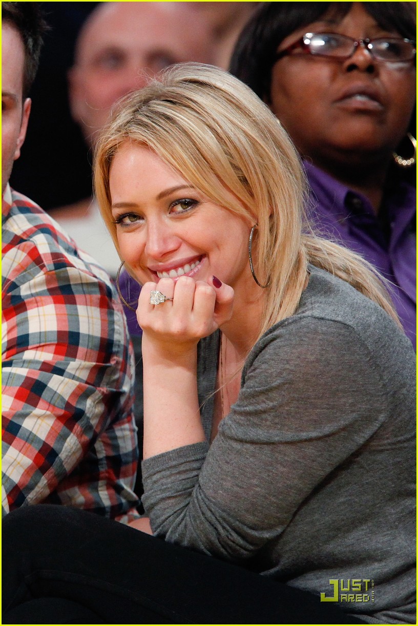 http://www.theplace.ru/archive/hilary_duff/img/hilary_duff_mike_com.jpg
