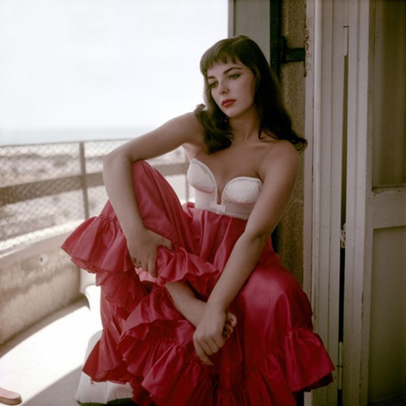 http://www.theplace.ru/archive/joan_collins/img/09-1.jpg
