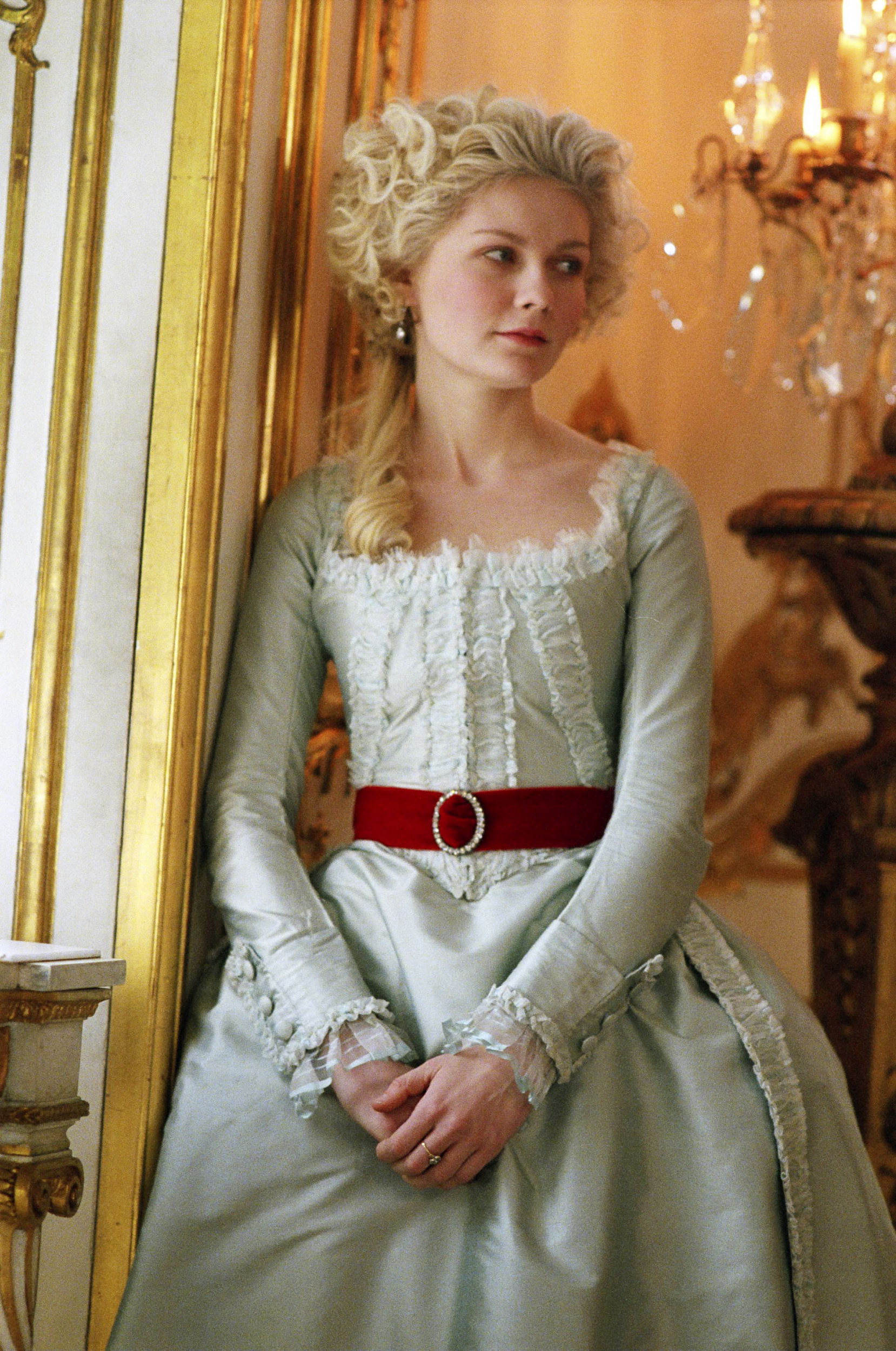 http://www.theplace.ru/archive/kirsten_dunst/img/24-26.jpg