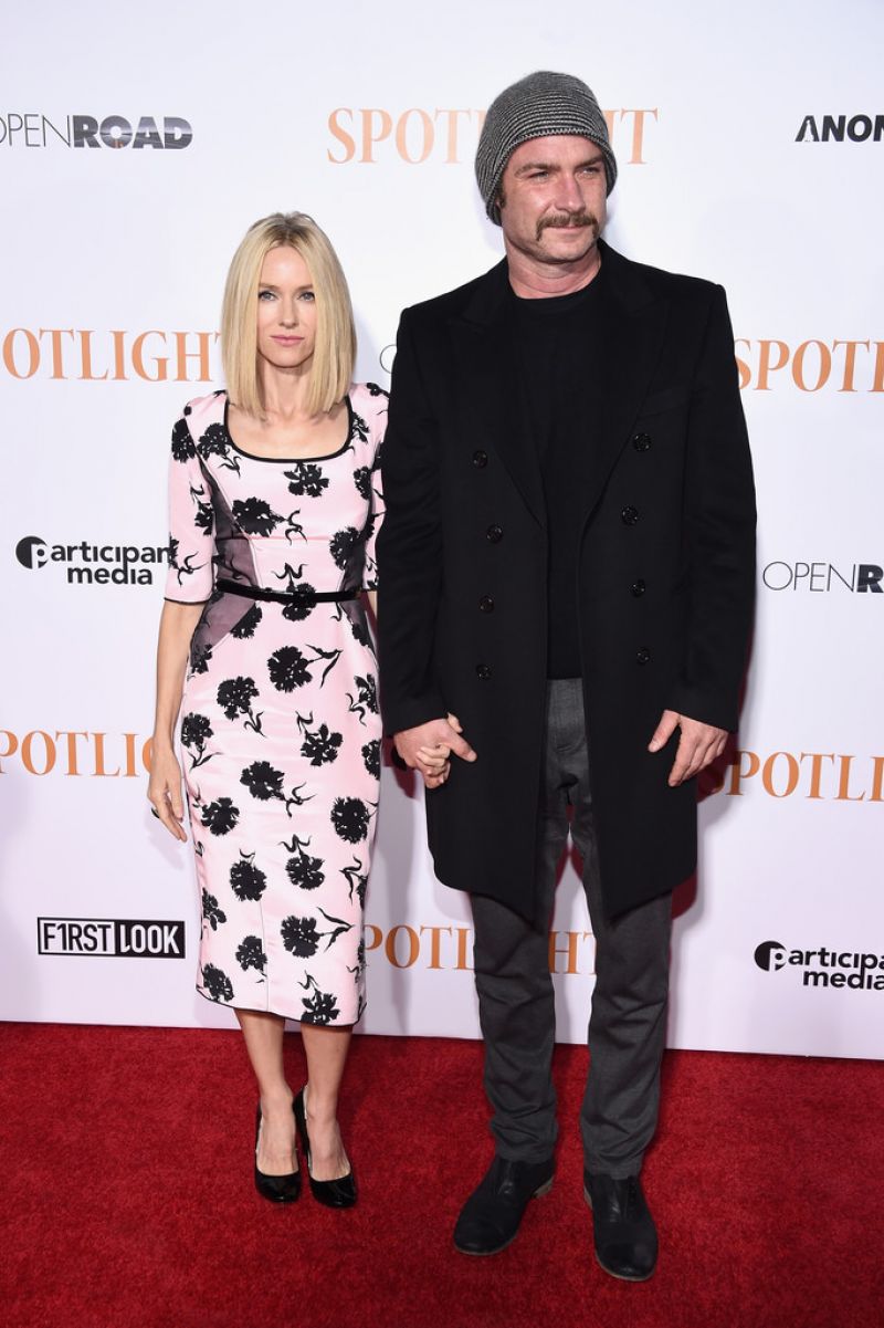 http://www.theplace.ru/archive/liev_schreiber/img/sporlight_premiere_in_new_york_city_naomi_watts_6.jpg