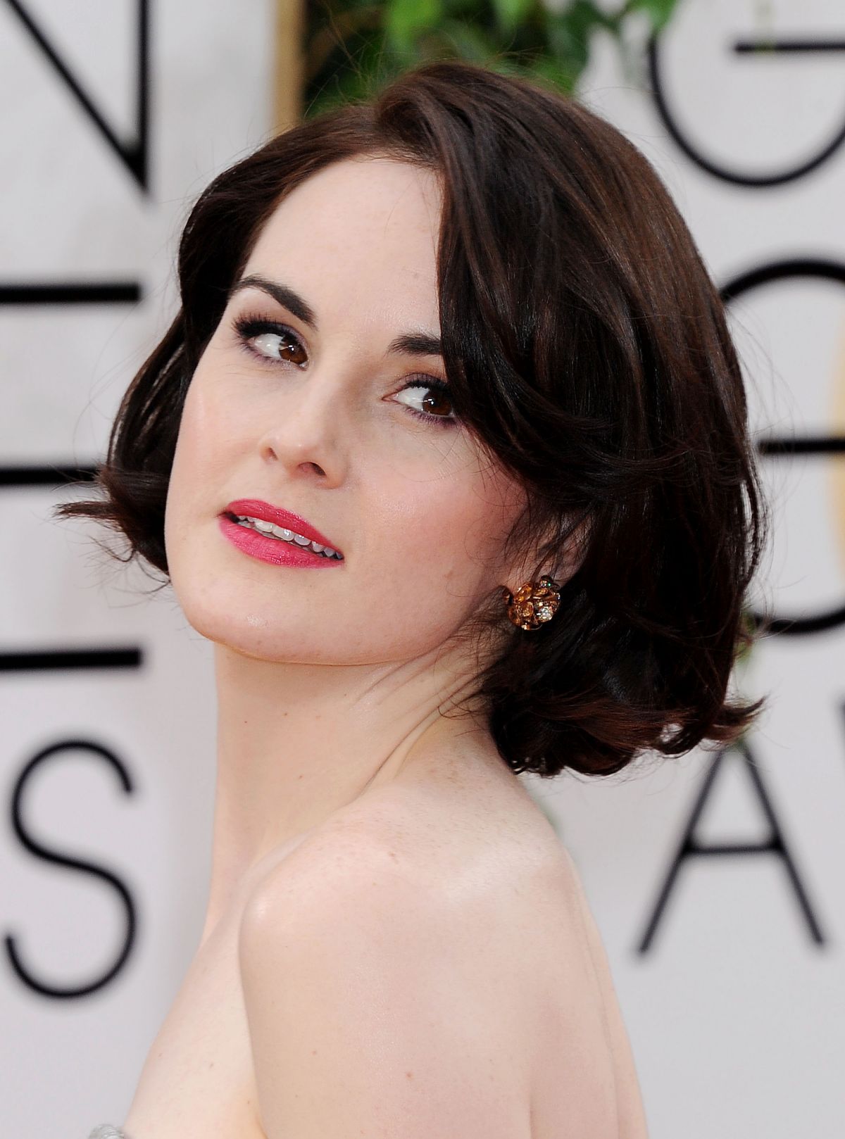 http://www.theplace.ru/archive/michelle_dockery/img/michelle_dockery_at_71st_annual_golden_globe_awards_4.jpg