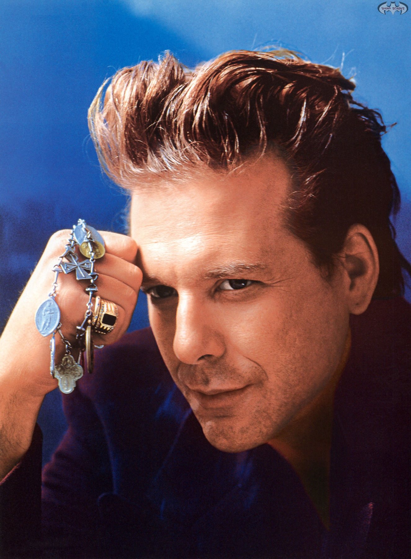 http://www.theplace.ru/archive/mickey_rourke/img/067_VampSCANS_Mikki_Rurk.jpg